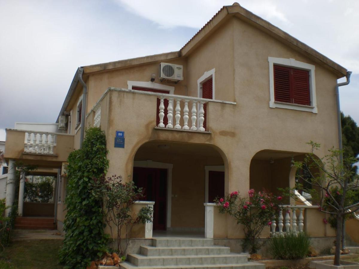 Apartmani Vesna Vir Exterior photo