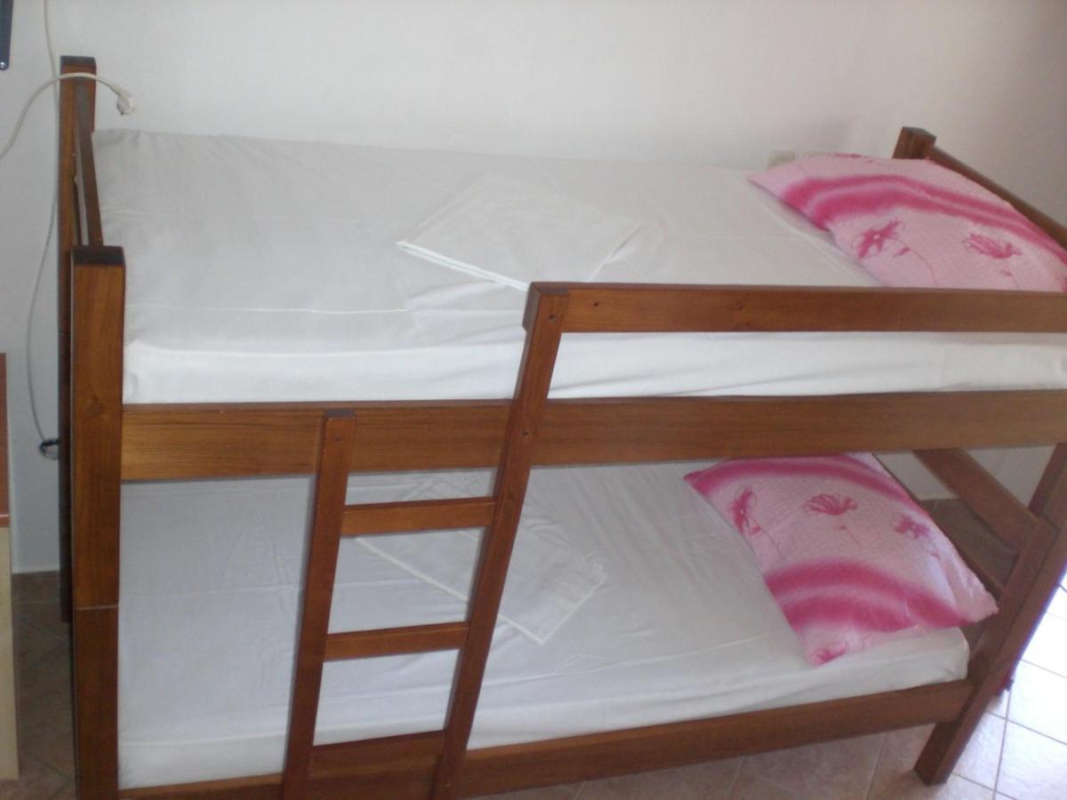 Apartmani Vesna Vir Exterior photo