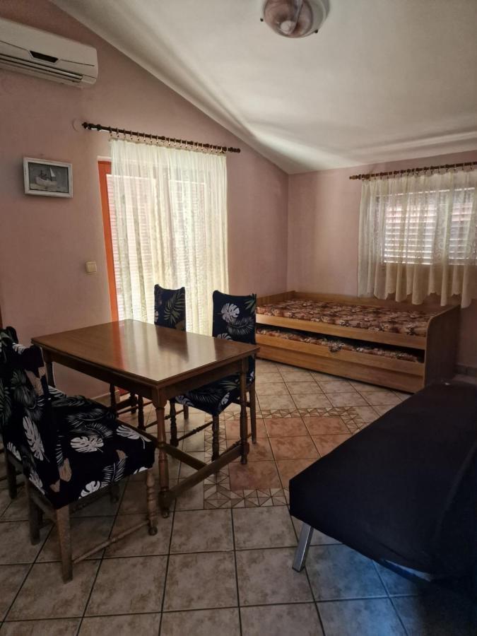 Apartmani Vesna Vir Exterior photo